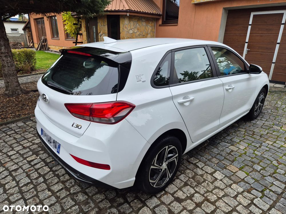Hyundai i30 1.6 CRDI DCT Intro - 3