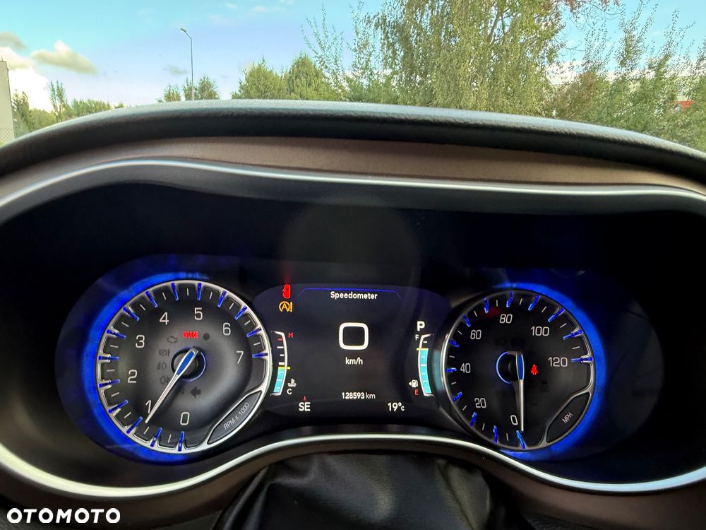 Chrysler Pacifica - 22