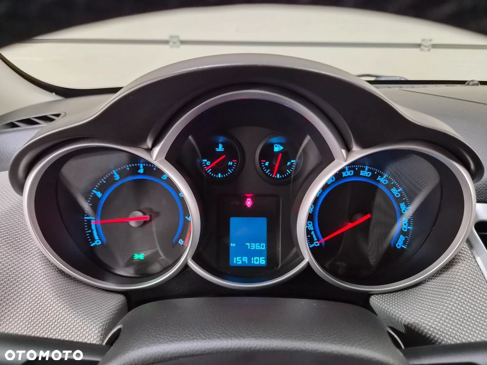Chevrolet Cruze 1.6 LS+ - 29