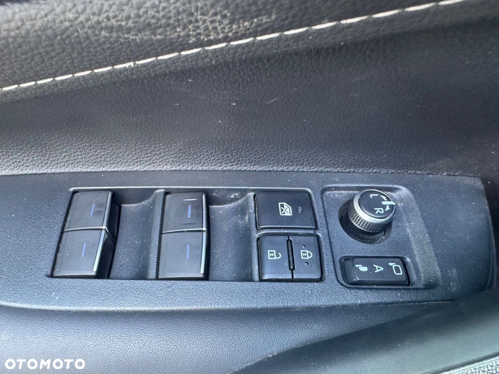 Toyota Corolla 1.8 Hybrid Executive - 26