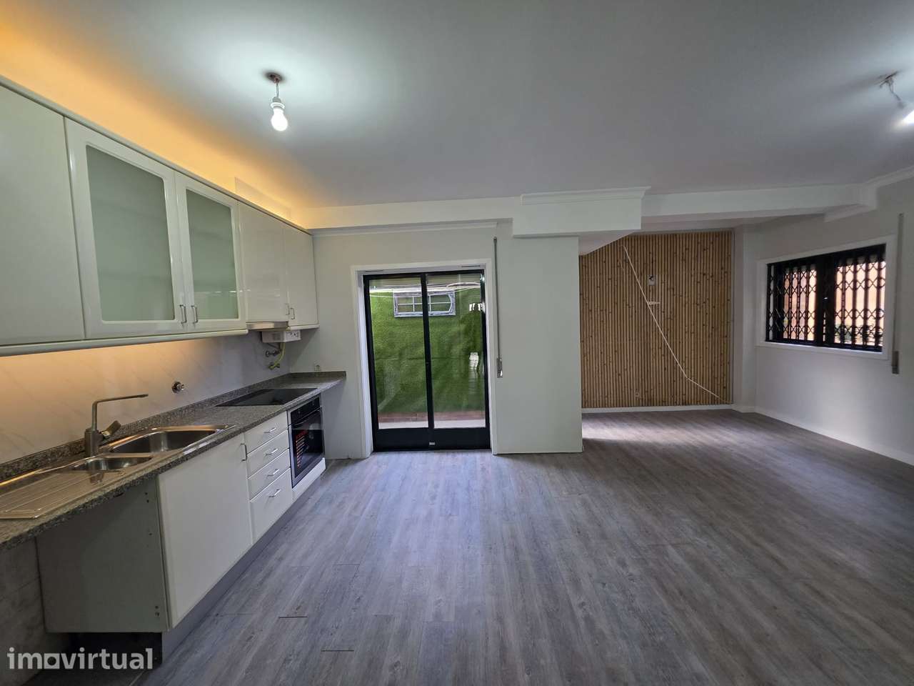 Apartamento T1 +1 com segurança e ótima localização - Grande imagem: 4/19
