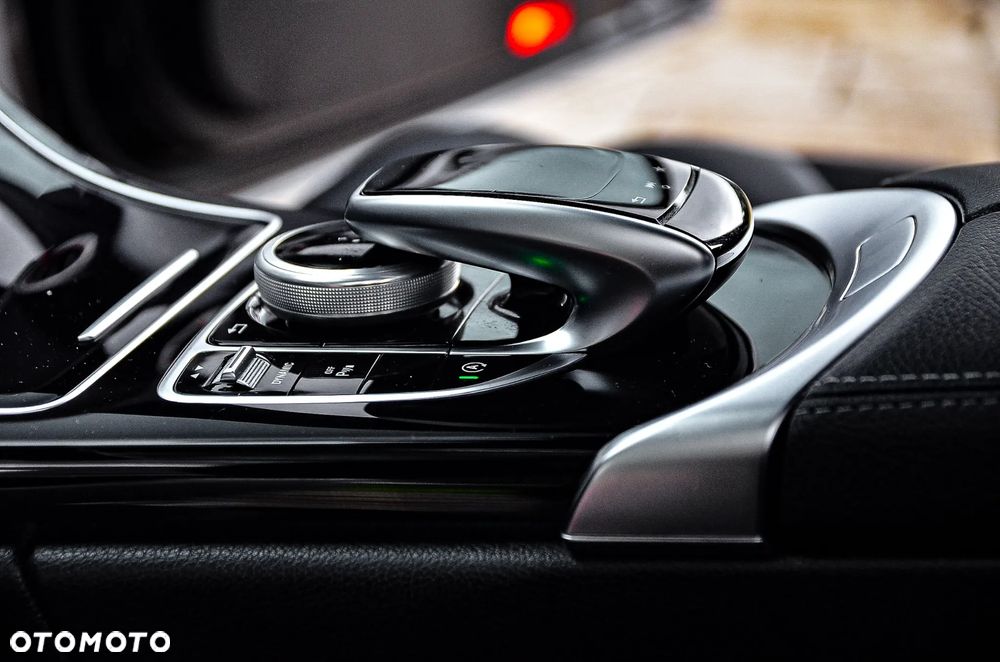 Mercedes-Benz Klasa C 250 7G-TRONIC AMG Line - 34