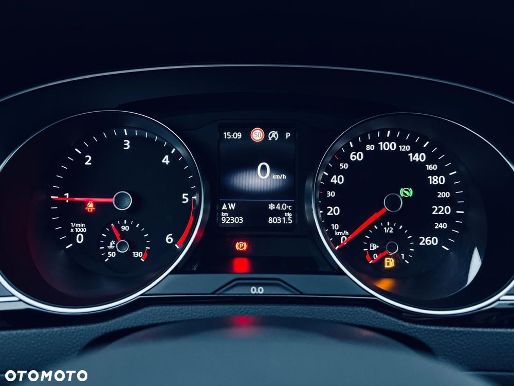 Volkswagen Passat - 25