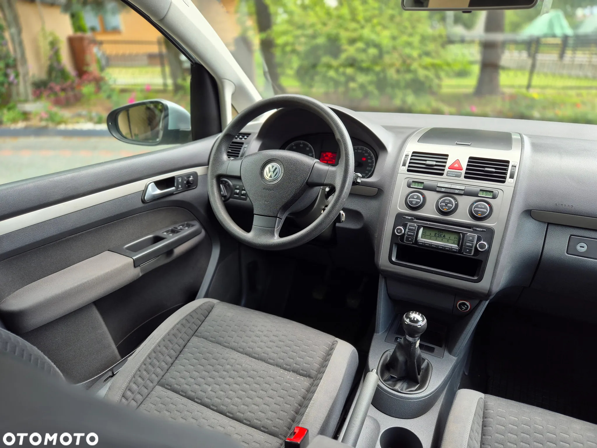 Volkswagen Touran 1.6 Conceptline - 24