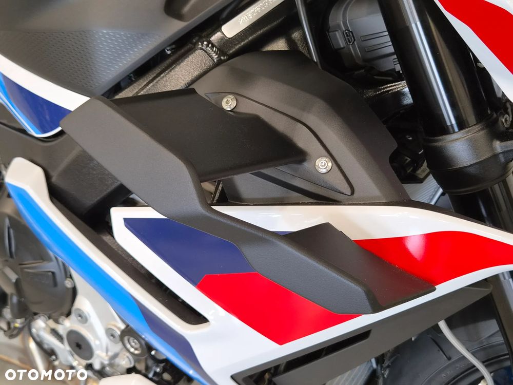 BMW S - 10
