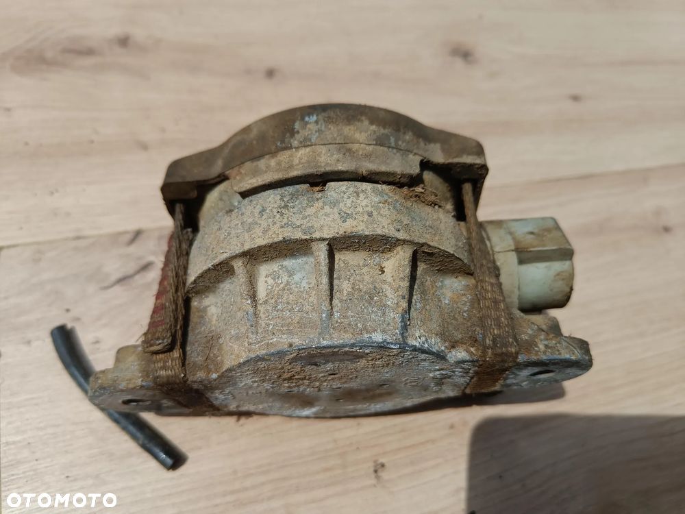 AUDI A8 D3 3.2 FSI PODUSZKA POD SKRZYNIE BIEGÓW SKRZYNI PRAWA 4E0399151DJ - 3