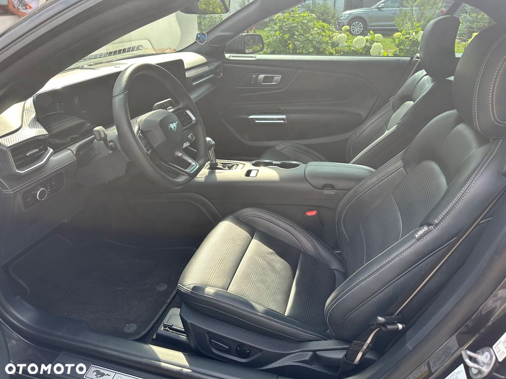 Ford Mustang - 8