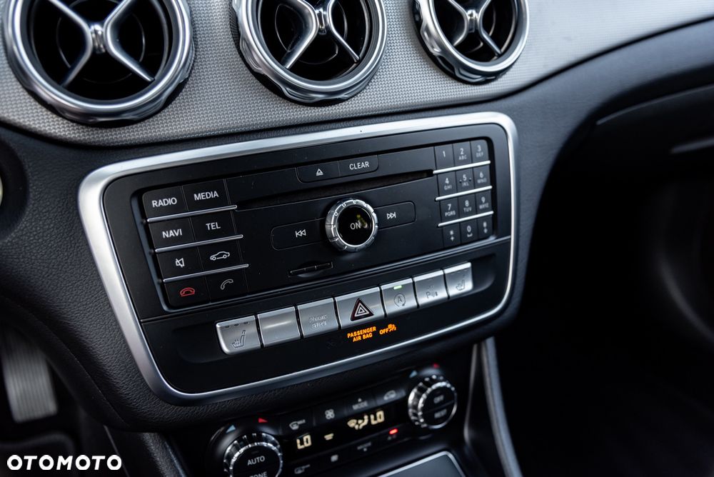 Mercedes-Benz GLA 200 7G-DCT - 39