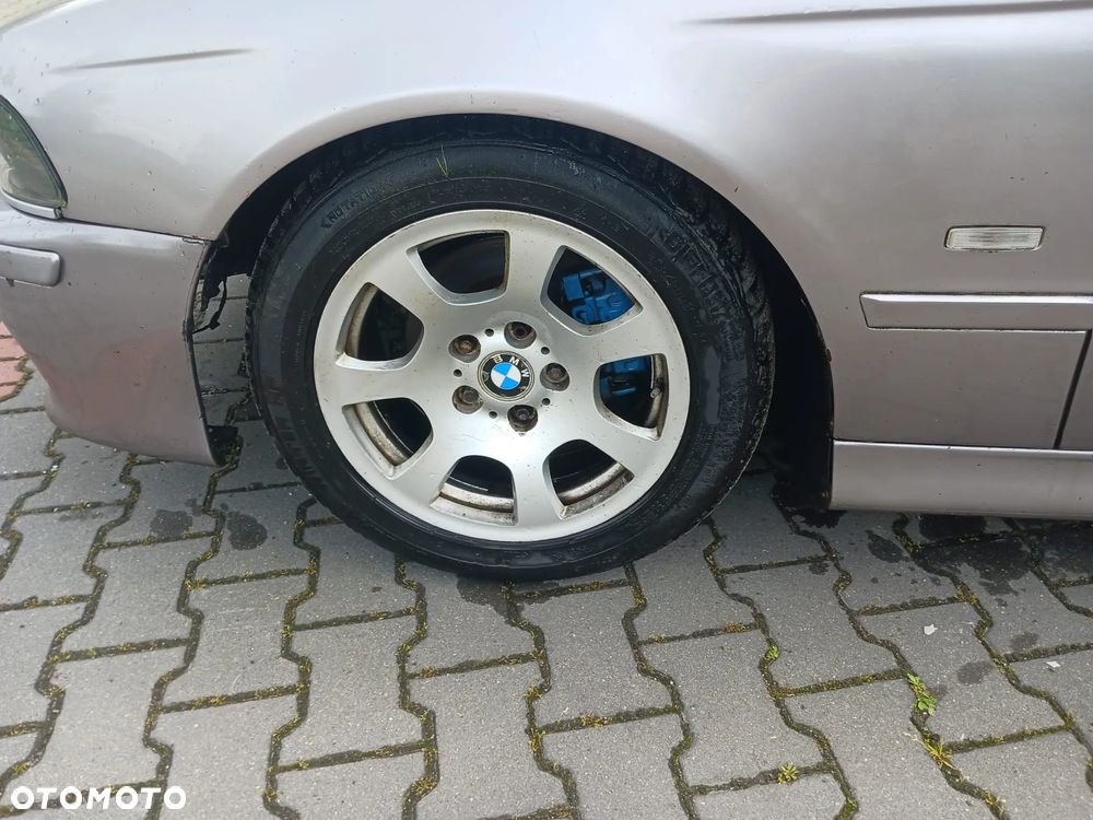BMW E39 Lift M pakiet 3.0 diesel maska drzwi prawe lewe szyba zderzak błotnik klamka lusterko Aspensilber Mettalic 339/7 skrzynia automat GS20 szyba podsufitka z szyberdachem fotele skórzane mcpersony belka bak pompka paliwa panel hak czujniki parkowania lampa pompka paliwa pływak przewody most półoś wał dyfer belka sanki listwa osłona atrapa NA CZĘŚCI WSZYSTKIE CZĘŚCI - 16