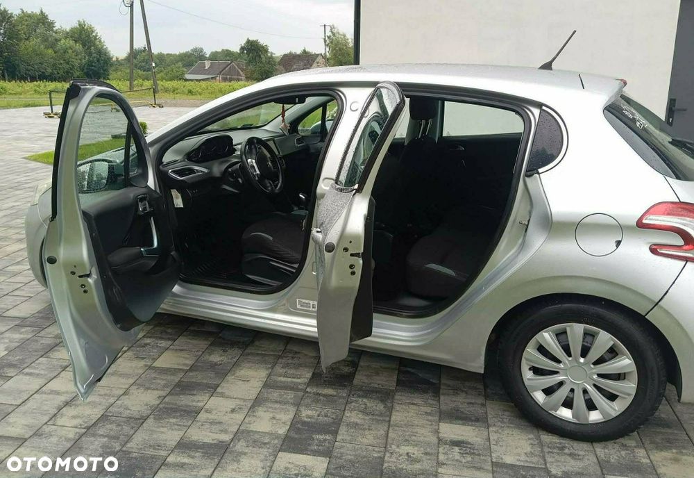 Peugeot 208 - 6