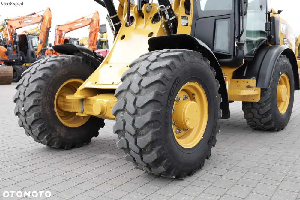Caterpillar CAT 906M - 28