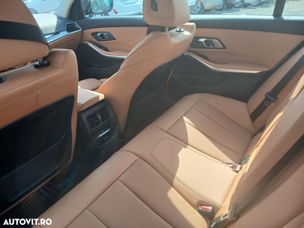 BMW Seria 3 318i AT - 9