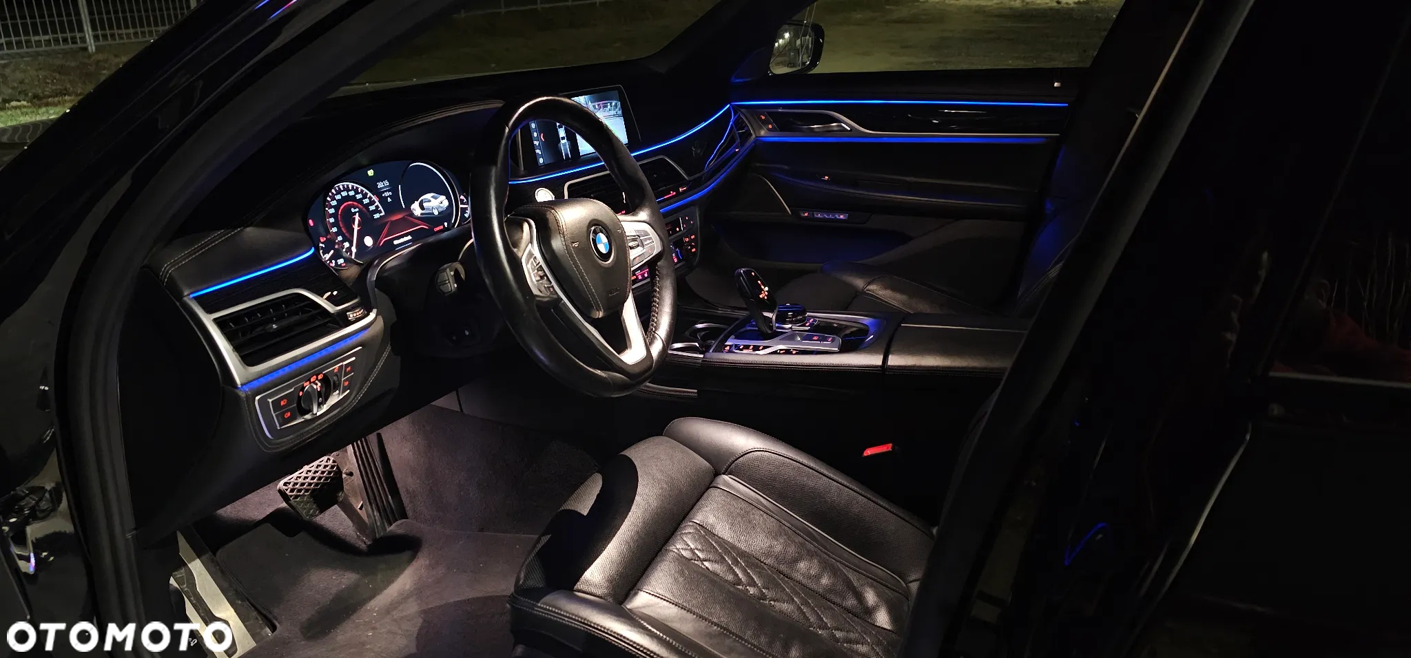 BMW Seria 7 750i xDrive - 15