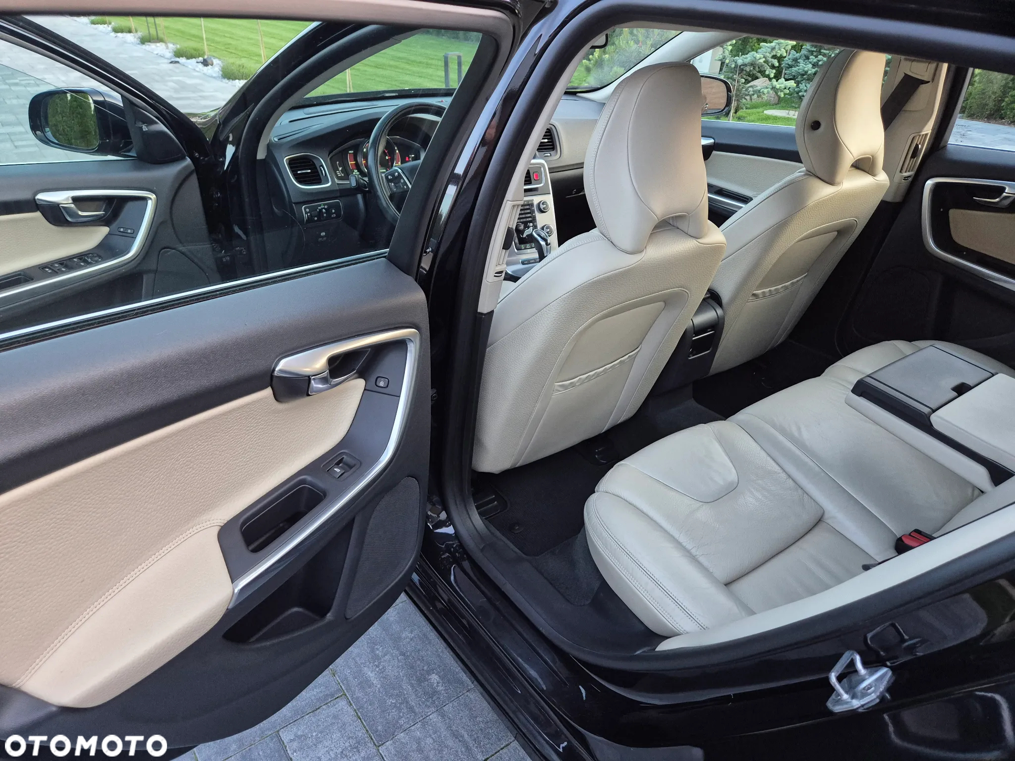 Volvo V60 D6 Plug-In-Hybrid AWD Geartronic Summum - 23