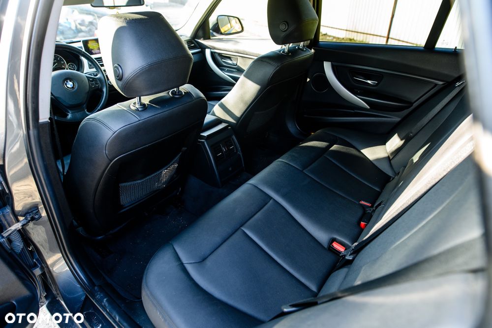 BMW Seria 3 320d Efficient Dynamics - 17