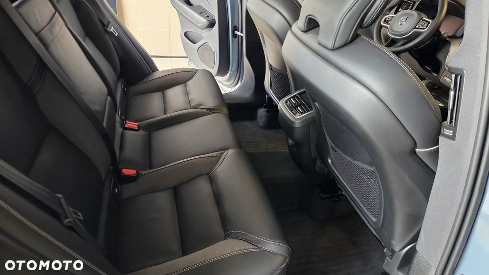 Volvo XC 60 B4 D AWD R-Design - 4