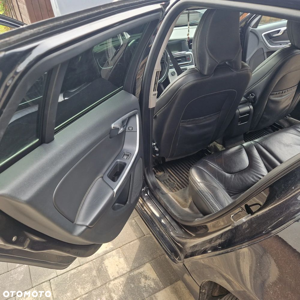 Volvo V60 D5 R-Design - 10