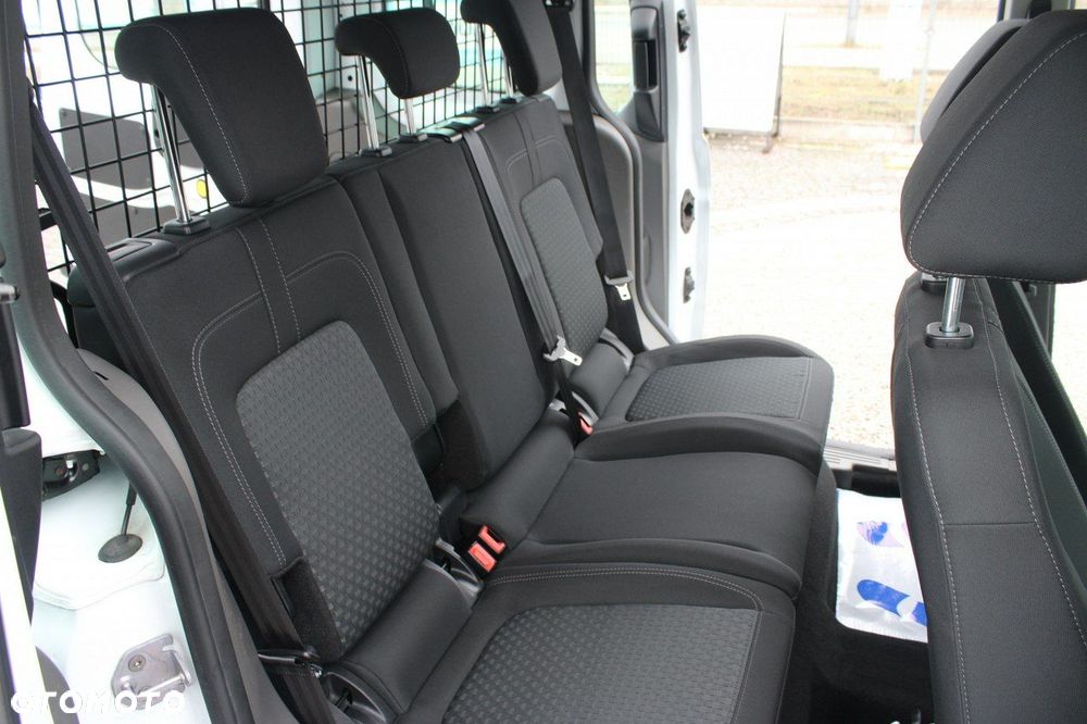 Ford Transit Connect - 19
