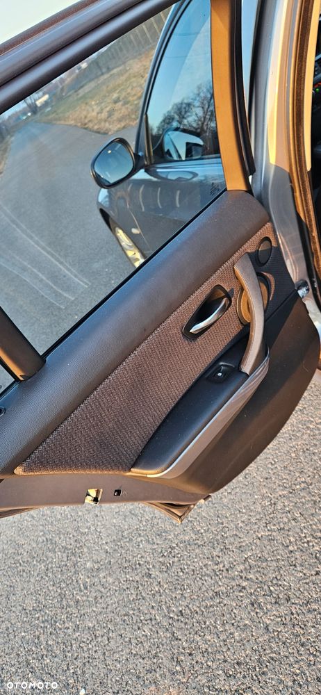 BMW Seria 3 320i - 11