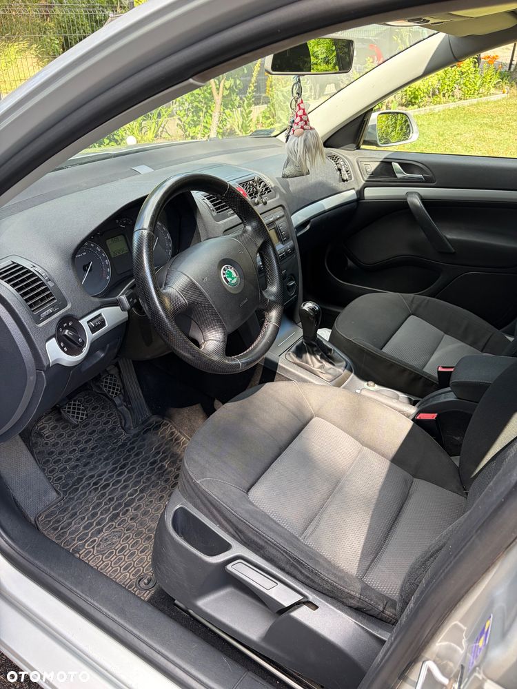 Skoda Octavia 1.6 Combi - 14