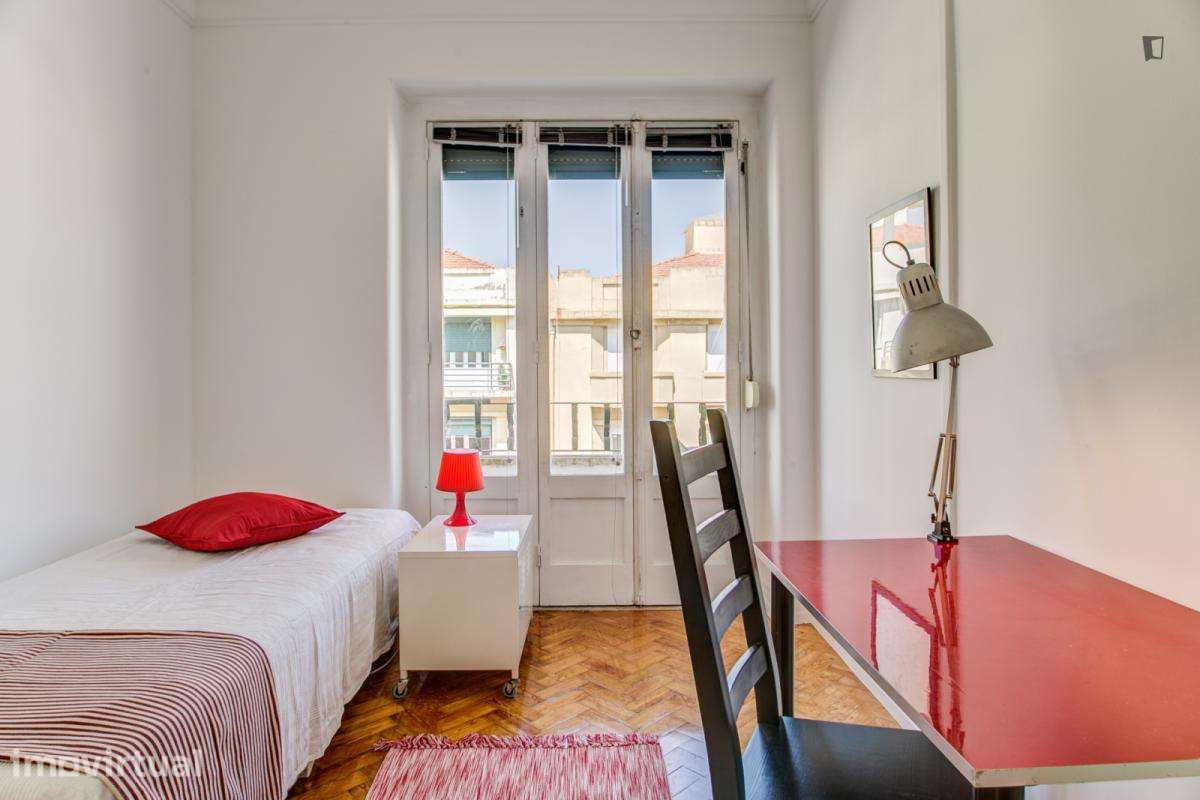 Quarto - localizado em São Sebastião Lisbon - Grande imagem: 2/16