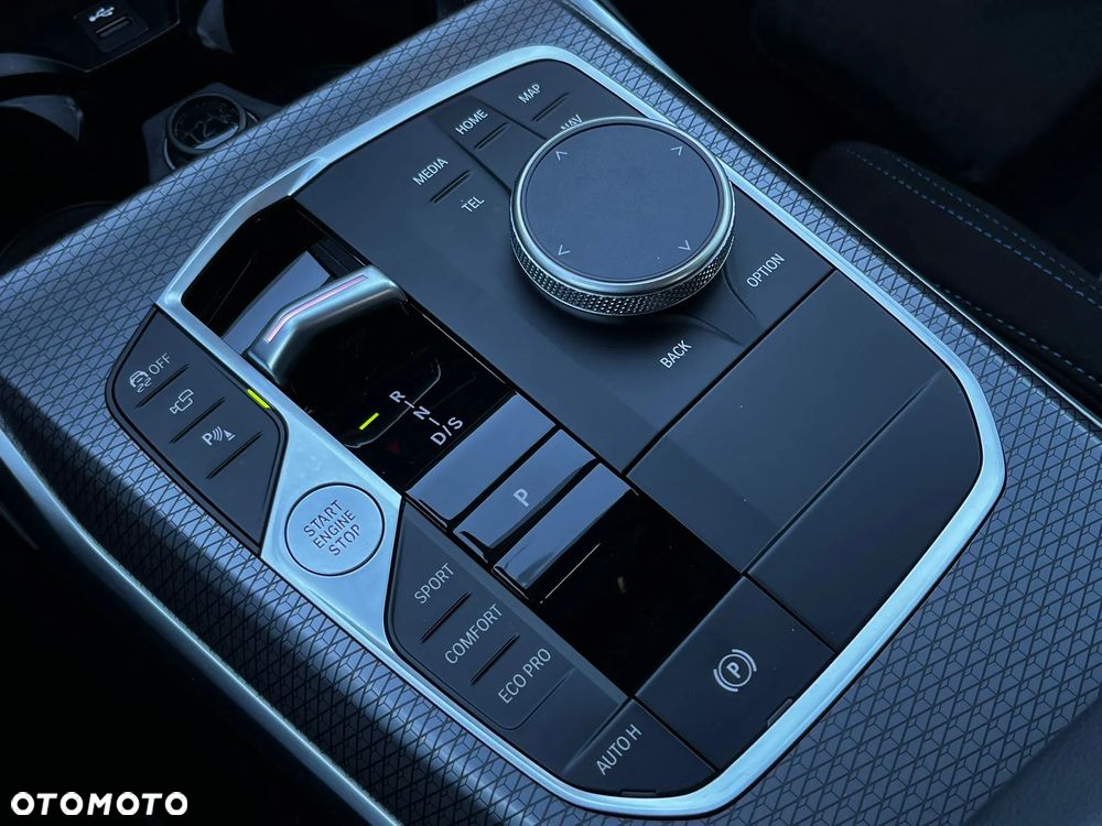 BMW Seria 3 320d xDrive - 15