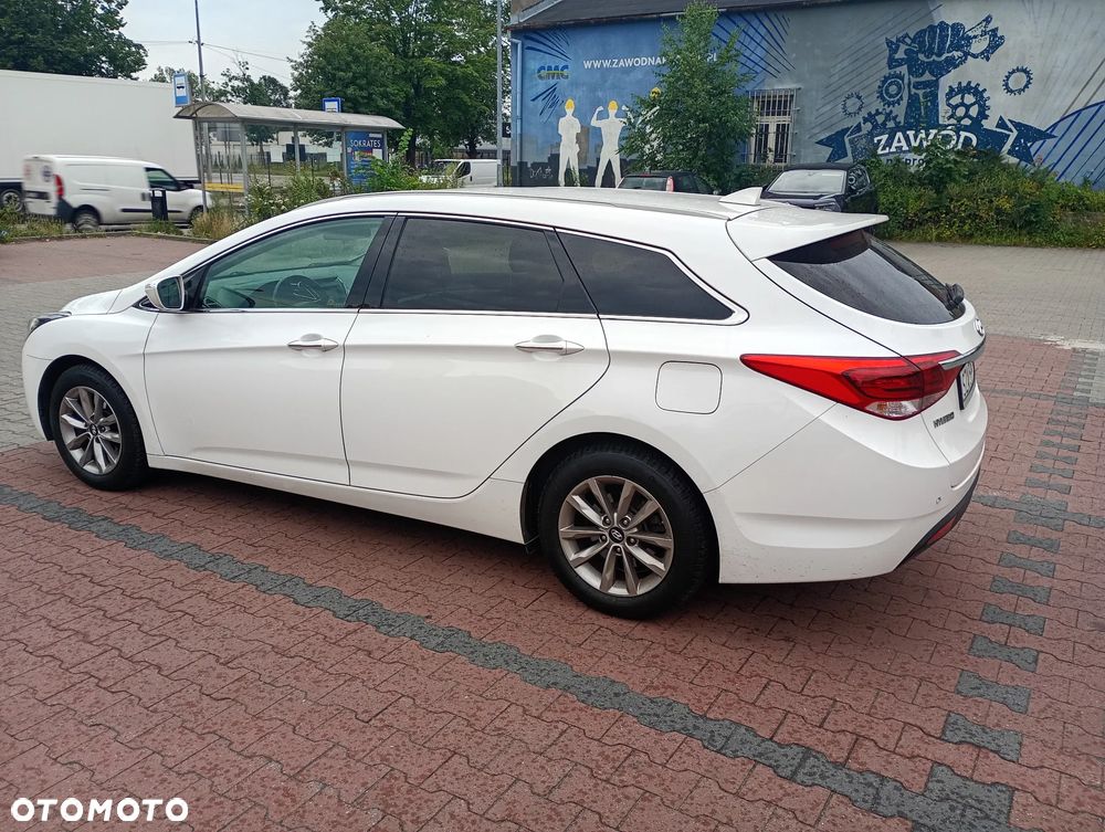 Hyundai i40 Kombi blue 1.6 Family - 3