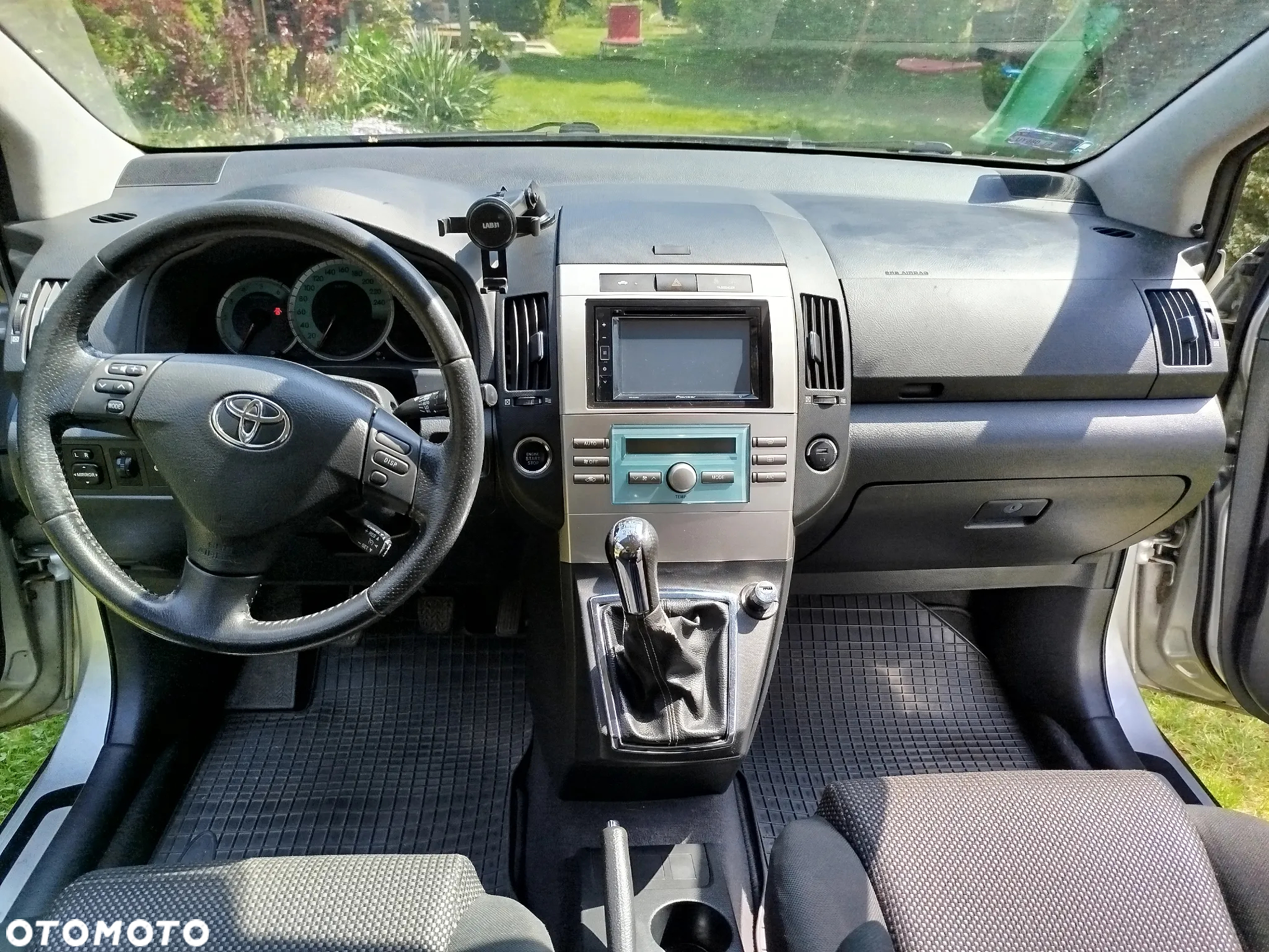Toyota Corolla Verso 2.2 D-4D X 7os - 13