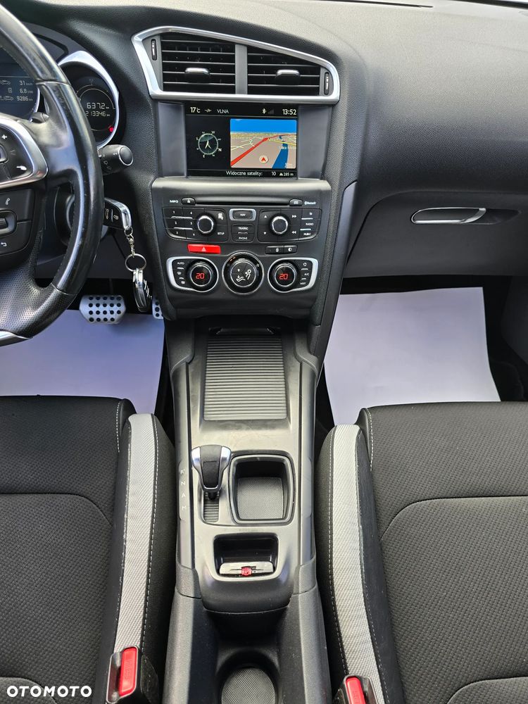 Citroën DS4 e-HDi 115 ETG6 Urban Show - 25