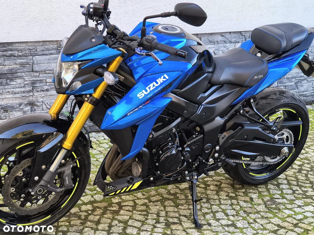 Suzuki GSX - 16