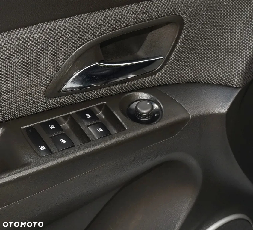 Chevrolet Cruze - 32