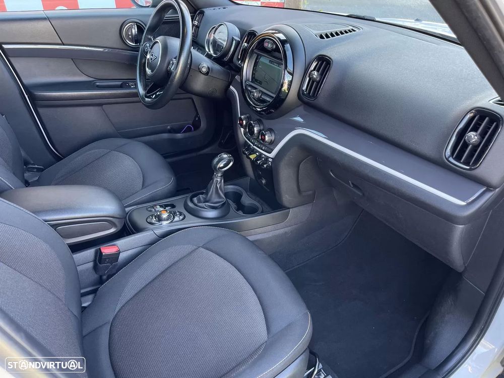 MINI Countryman Cooper SE ALL4 Auto - 12