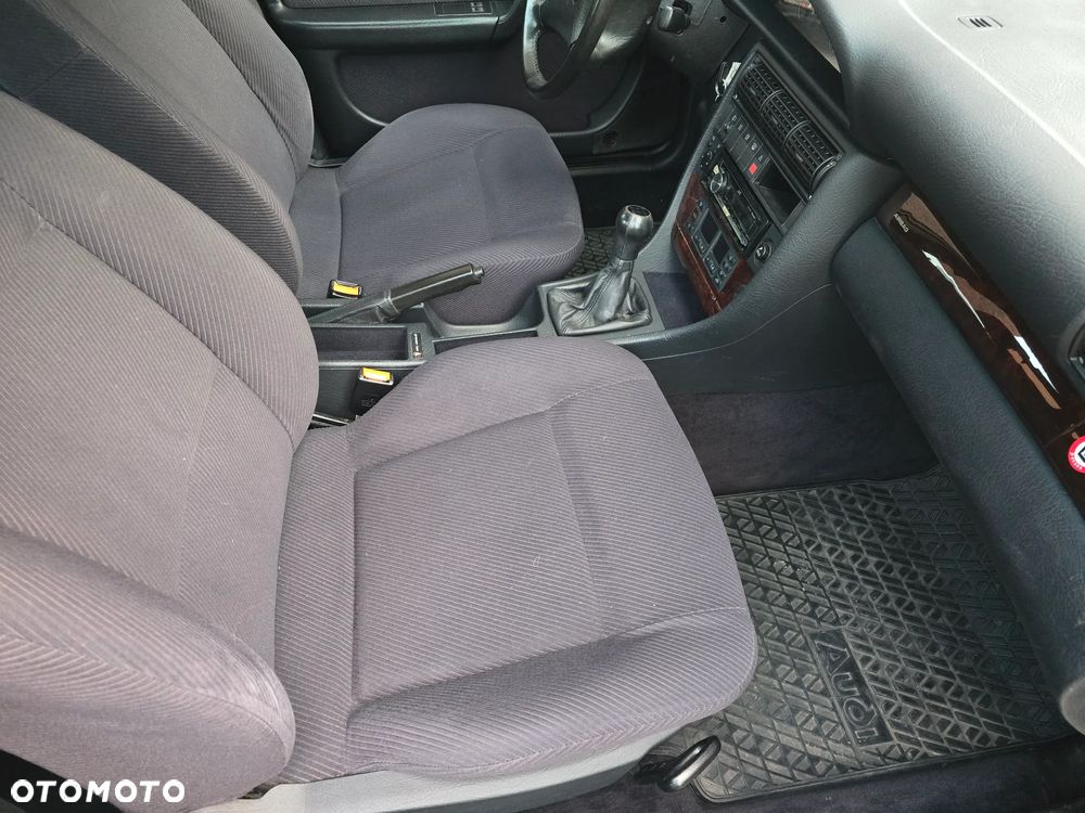 Audi 100 2.6 E - 28
