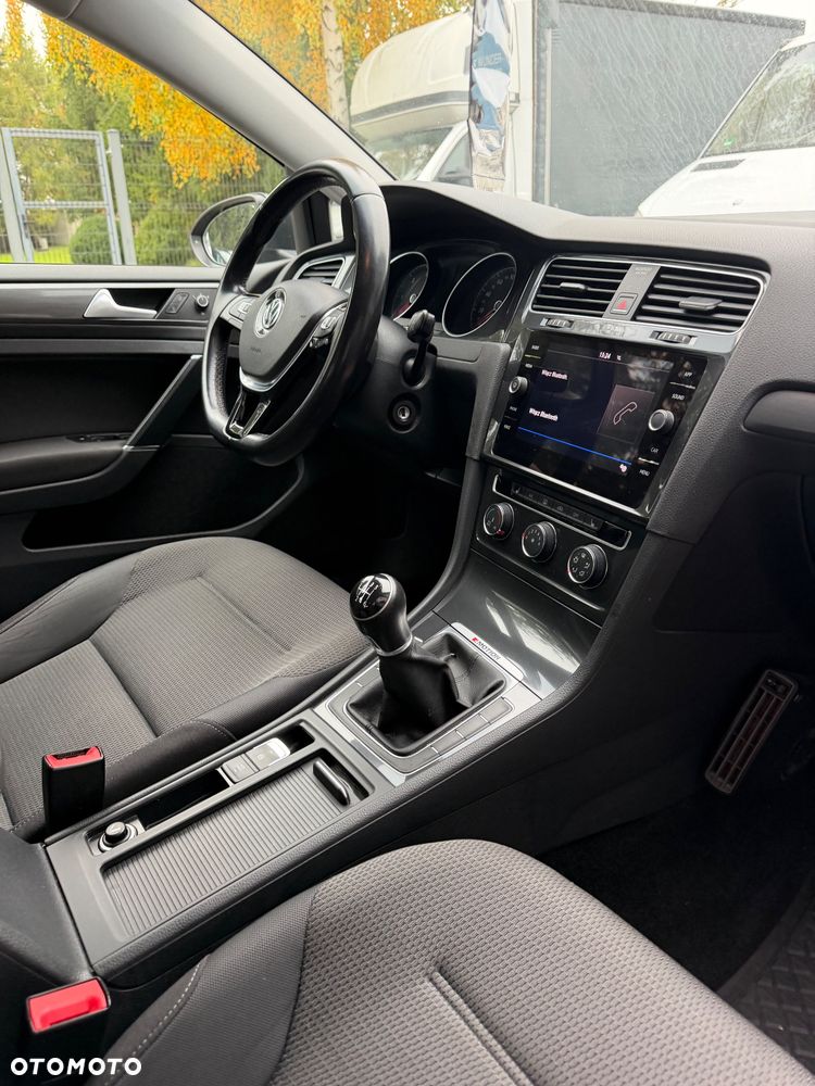 Volkswagen Golf - 11