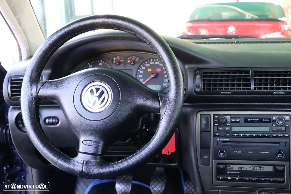 VW Passat 1.9 TDi Confortline - 11