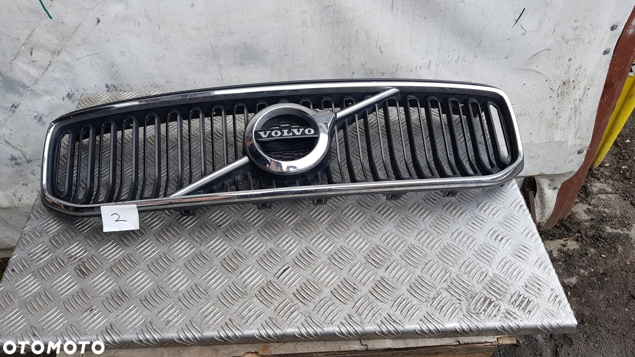 GRILL ATRAPA  VOLVO XC40 kompletny - 2
