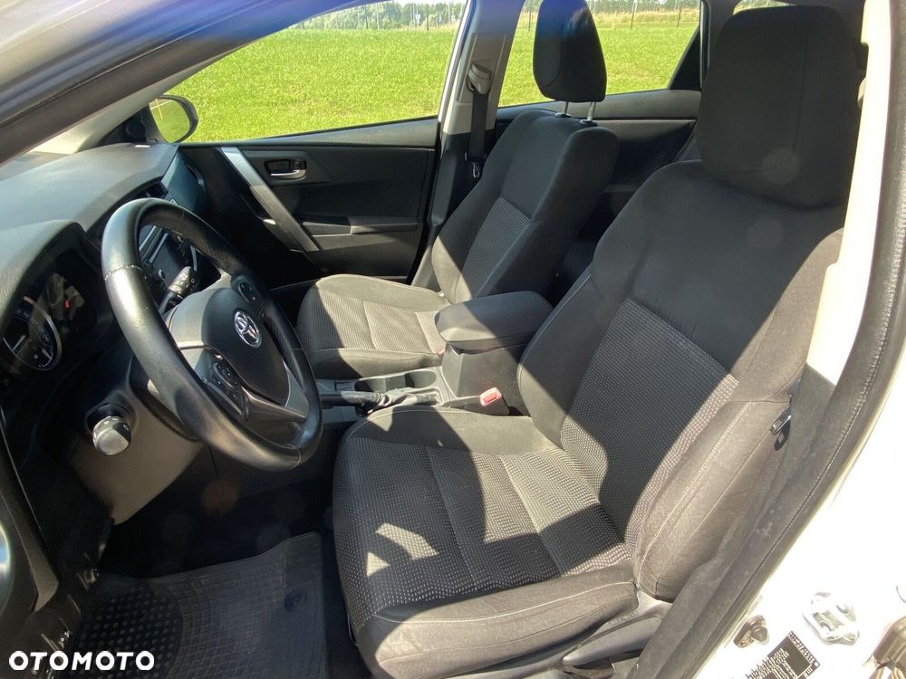 Toyota Auris - 11