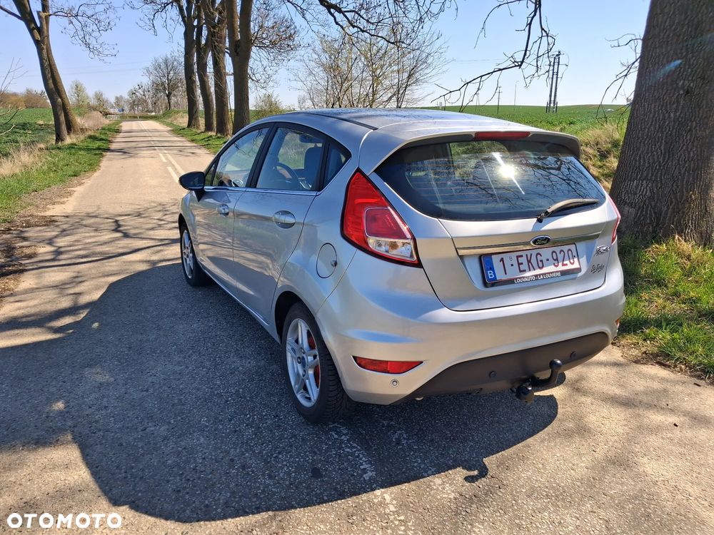 Ford Fiesta 1.5 TDCi Ambiente - 10