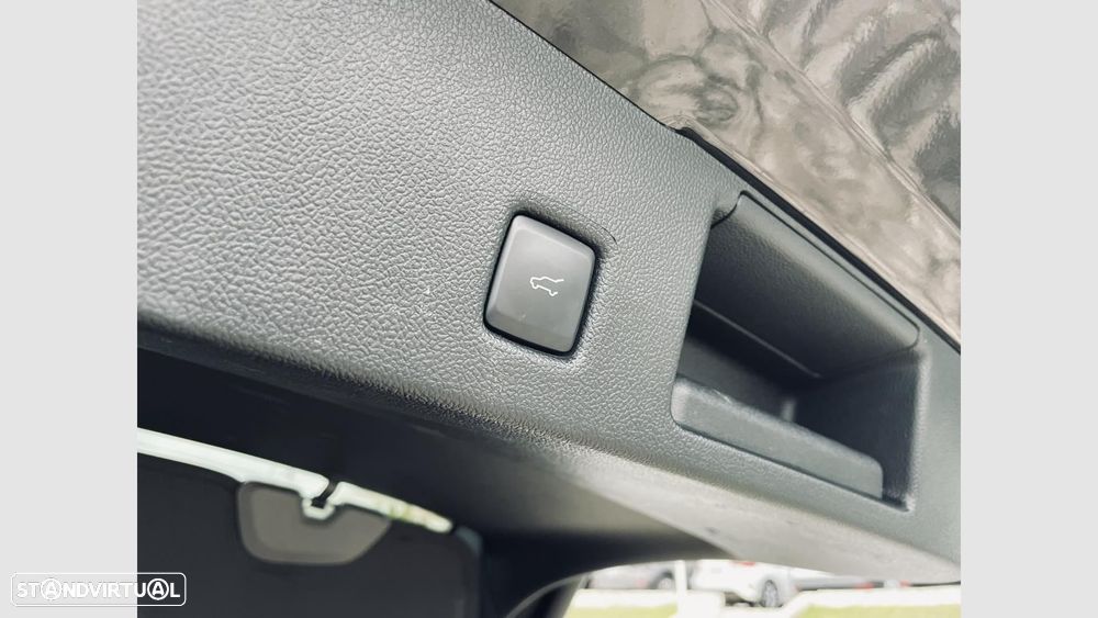Ford Kuga 2.5 PHEV ST-Line X - 24
