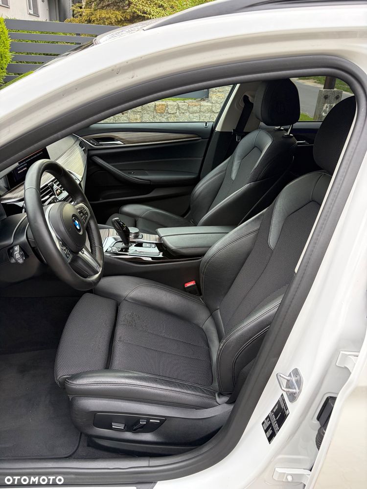 BMW Seria 5 525d Sport-Aut Luxury Line - 21