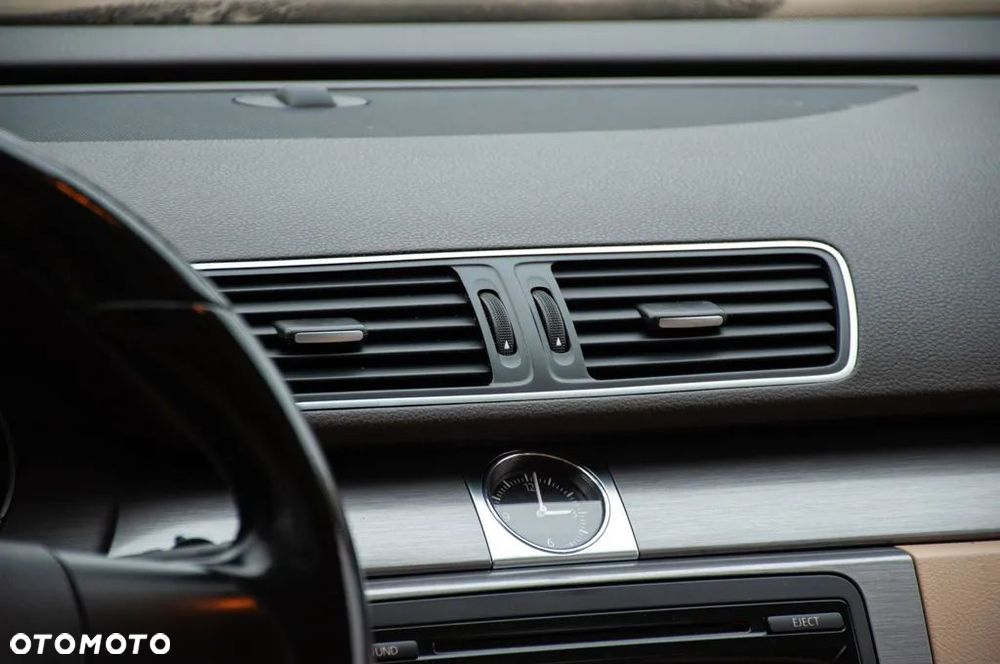 Volkswagen Passat 2.0 TDI Comfortline - 32