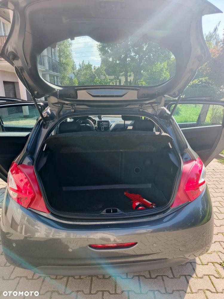 Peugeot 208 - 11