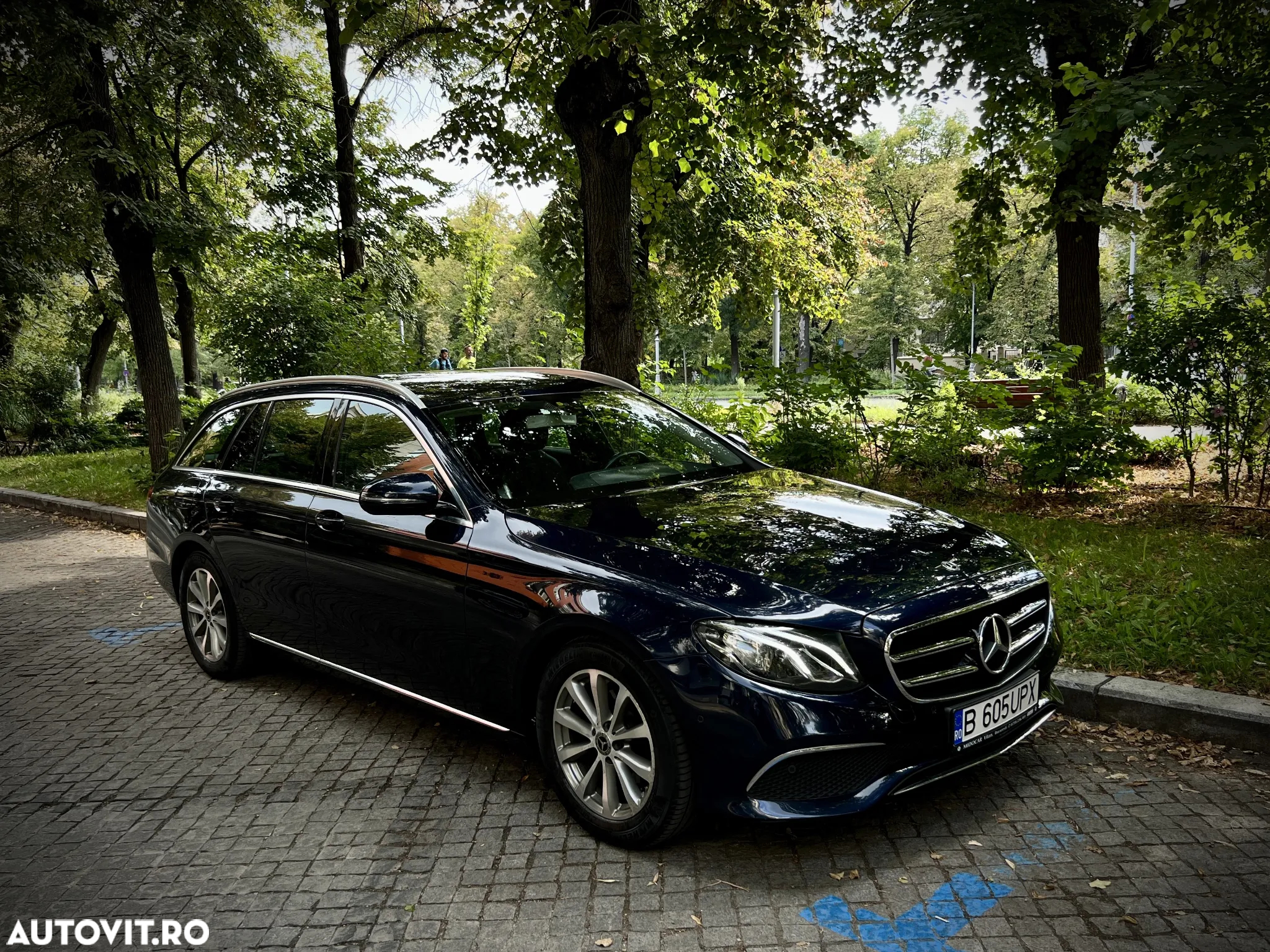 Mercedes-Benz E 220 d T 9G-TRONIC Avantgarde - 12