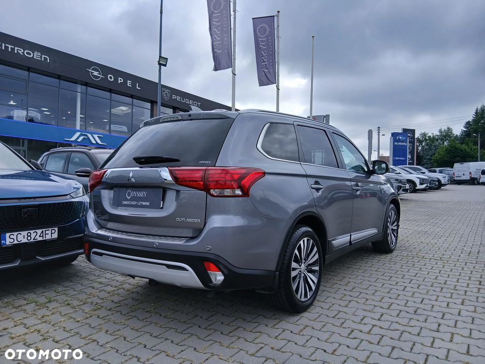 Mitsubishi Outlander 2.0 Instyle + 4WD CVT - 3