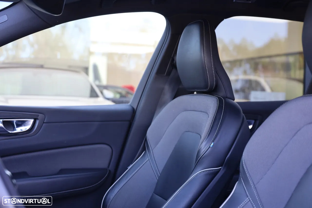Volvo XC 60 2.0 T6 PHEV R-Design AWD - 9