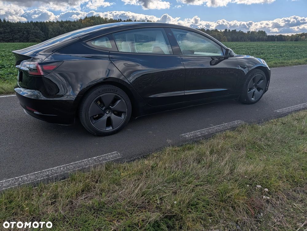 Tesla Model 3 - 3