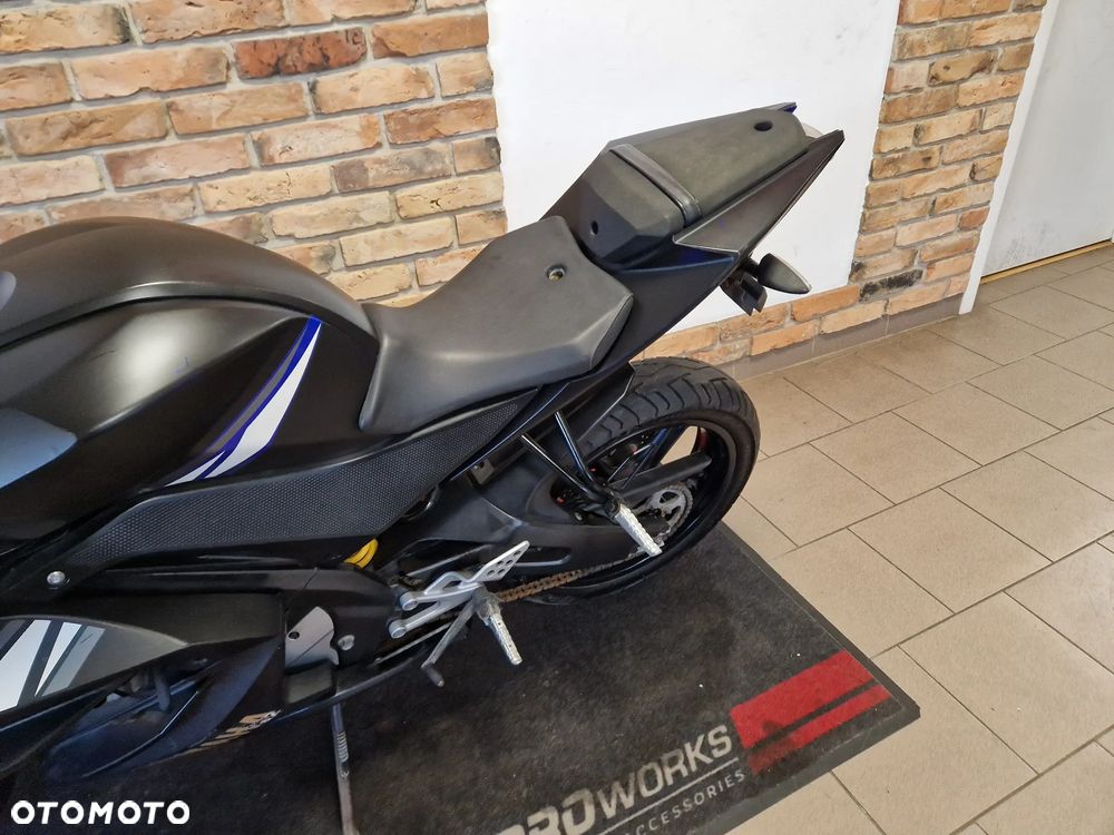 Yamaha YZF - 13