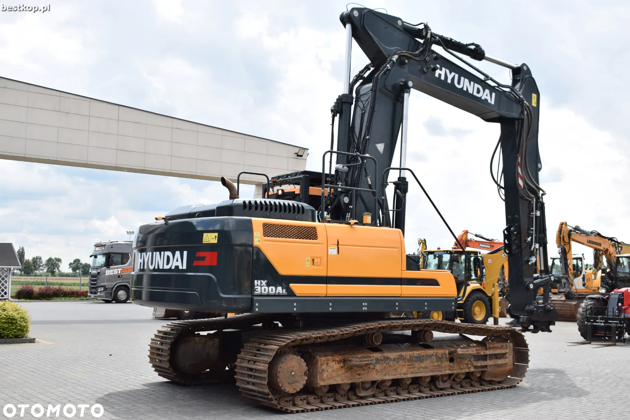 Hyundai HX300AL - 10
