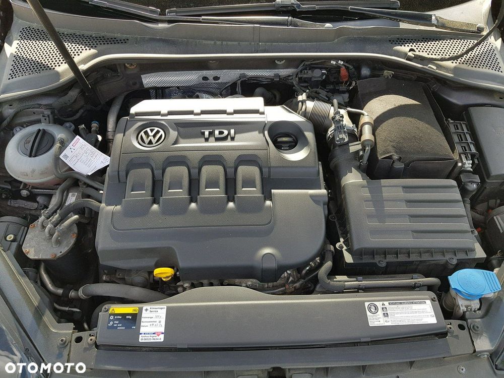 Volkswagen Golf 1.6 TDI BlueMotion Technology Lounge - 9