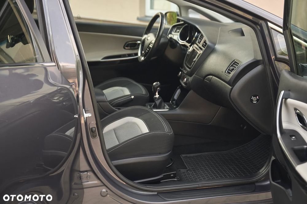 Kia Ceed 1.6 CRDi 128 Platinum Edition - 22